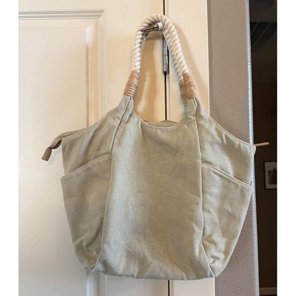 Tommy Bahama Khaki Solid Shoulder‎ Bag/Purse/Tote with Rope/Leather Handles - Picture 10 of 10